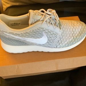 Women’s Nike size 10 never worn